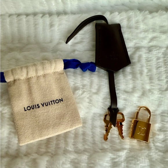 💖Gorgeous Authentic Louis Vuitton Alma BB! - Picture 9 of 16